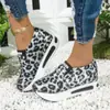 Sapatos Casuais Femininos Slip-On Bico Redondo Salto Escondido Tamanho Grande Estilo Coreano Outono e Inverno 2025 Transfronteiriço