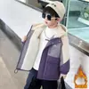 Jaqueta Infantil para Exterior Outono Inverno Casaco para Meninos com Capuz 2026 Nova Jaqueta Curta com Zíper Roupas à Prova de Vento para Bebê Tendência