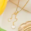Cadena para Clavícula Doble Corazón con Borla Estilo Francés en Nácar Blanco con Cierre Ajustable Incrustado de Diamantes, Regalo de Lujo Ligero para Novia en el Festival Qixi o el Día de la Confesión