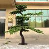 Pino de Bienvenida Simulado Planta Verde Podocarpus Pino Falso Decoración Interior de Centro Comercial Forma Belleza Adornos de Paisaje