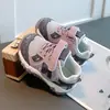Tênis de Malha para Meninos 2026 Outono Novo Estilo Moda Casual para Meninas Sapatos de Caminhada para Bebês e Crianças Pequenas Sapatos Infantis
