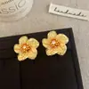 Brincos de Nicho de Luxo Retrô Estilo Francês com Toque de Alto Padrão, Apresentando Tarrachas de Flor em Zircônia, Design Único e Versátil, Acessórios de Orelha da Moda