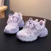 Zapatillas para niñas 2026 primavera y otoño nuevos zapatos casuales elegantes con suelas blandas, antideslizantes, versátiles tipo "dad shoes", zapatillas de correr para niños