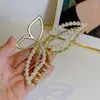 Presilha de Cabelo Borboleta de Pérola Presilha de Cabelo para Parte de Trás da Cabeça 2024 Nova Grampo de Cabelo Elegante Presilha Tubarão Acessórios de Cabelo para Mulheres