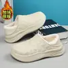 Venta al por mayor de fábrica pantuflas de algodón para hombre con tacón invierno forradas de felpa gruesas cálidas para exteriores impermeables negras zapatos de algodón para jóvenes
