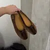 Bailarinas de Corte Bajo con Lazo 2026 Nuevas Bailarinas Retro Francesas de Terciopelo Suela Suave Zapatos de Maternidad