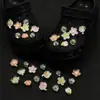 Nuevos accesorios para zuecos de cuentas iridiscentes, versátiles y lindos, con hebillas decorativas de flor de cerezo rosa translúcido, desmontables, venta al por mayor