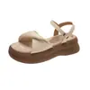 Sandalias de diseñador romanas de suela gruesa de una tira para mujer, nuevo modelo de verano, suela suave, punta redonda, sandalias planas versátiles de punta abierta