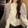 Camiseta base de punto suave y agradable para la piel de cuello medio alto para mujer, suéter de punto holgado para otoño e invierno, top estilo coreano