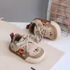 Outono 2026 Novos Sapatos Infantis Solado Macio Sapatos de Bebê Superfície de Couro Sapatos Esportivos Sapatos para Caminhada Infantil Sapatos Individuais para Meninos