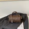 Bolsa de Mão Feminina Retrô de Camurça Estilo Francês de Nicho Nova Outono/Inverno Estilosa Versátil Bolsa Boston Bolsa de Ombro Único Transversal