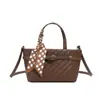 Bolsa Pequena Quadrada de Seda com Textura de Alto Padrão, Moda de Nicho, para Mulheres, Novo Estilo Outono/Inverno 2025, Bolsa Transversal Simples Retro