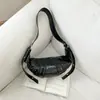 Bolsa Croissant Cor Café Retrô Feminina de Ombro Outono Inverno 2026 Nova Moda Coreana Versátil Bolsa Transversal Bolsa Dumpling
