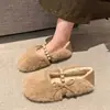 Sapatos de dirigir slip-on fofos para mulheres, novo estilo de inverno 2026, sapatilhas de pelúcia com bico redondo, sapatos de algodão espessados e forrados com fleece