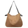 Bolso de Tote Retro para Viajes de Negocios para Mujer 2025 Otoño Nuevo de Moda Gran Capacidad Más Fácil de Combinar Estilo Occidental Casual Bolso de Hombro/Axila
