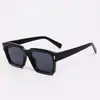Gafas de sol de moda europeas y americanas con montura cuadrada de remaches, con un toque de alta gama, gafas de sol con protección UV para mujer y hombre, en stock para venta al por mayor