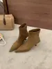 2026 Nuevas Botas Cortas Adelgazantes Simples de Otoño Punta Fina Tacón de Aguja Moda Cómodas para Viajar Cremallera Trasera Botas Cortas Mujer