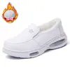 Sapatos de enfermeira femininos com amortecimento a ar são confortáveis com solas macias que não cansam os pés, antiderrapantes, respiráveis, vazados, couro genuíno, resistentes a odores, calçados de trabalho
