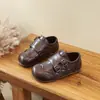 Zapatos de Cuero Genuino para Niños Estilo Británico Primavera y Otoño 2026 Suela Suave Zapatos Individuales para Niños Zapatos de Desempeño para Niños Zapatos de Tabla para Bebés Negros