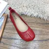 Zapatos de mujer estilo coreano 2026: elegantes, modernos, versátiles, modelo nuevo, planos, antideslizantes, parte superior suave, suela suave, zapatos sin cordones tipo slip-on con diseño de dedos divididos en imitación