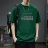 Camiseta de Verão Masculina com Gola Redonda e Manga Curta, Estilo Novo com Estampa de Letras, Solta e Versátil, Blusa Fina e Respirável de Manga Meia-Manga Atacado