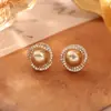 Deixe-me Encantar Você com os Brincos de Pérola do Mesmo Estilo 2025 Novo Estilo Quente Brincos de Zircônia Simples da Moda Brincos Versáteis Exquisitos