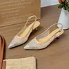 Los zapatos de tacón alto nude de punta son cómodos para ir al trabajo, perfectos para combinar con faldas, y sandalias cerradas con pedrería y malla para mujer en primavera y verano.