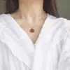 Collar de Cristal de Fresa Flor de Durazno Colgante de Pata de Gato para Pareja Cadena de Clavícula Rosa de Cristal Plateado para Mujer Verano Simple y Dulce