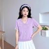 Camiseta corta de verano estilo Chanel de seda helada con cuello de muñeca, flor de coche, botones en el pecho, manga corta fina, top de punto de seda brillante para mujer