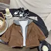Chaqueta de cuero de otoño estilo coreano para niños, imitación de dos piezas, nuevo modelo 2026, chaqueta súper elegante y guapa para niños y bebés