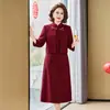 Nuevo Conjunto de Vestido para Madre Otoño 2026, Vestido Rojo Festivo de Corte Entallado para Recepción de Boda para Mujeres de Mediana Edad