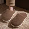 Chinelos de algodão espessos para homens, novo estilo outono/inverno 2026, chinelos internos quentes e felpudos, chinelos de algodão silenciosos para mulheres