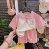 Traje Elegante para Meninos com Gola Lapela, Novo Estilo de Verão para Crianças Pequenas, Conjunto de Camisa Polo e Shorts de Manga Curta, Roupa Esportiva Casual
