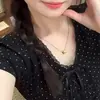 Al por mayor transfronterizo Verano Modal Elegante Delgado Encaje Lunares Hombro Derecho Manga Corta Camiseta Mujer Dulce Top Corto