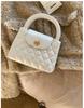 2026 Nova Bolsa Pequena Acolchoada Estilo Coreano Simples com Corrente Estilo Chanel, Bolsa de Mão da Moda, Bolsa Versátil de Ombro e Transversal
