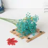 Simulación de decoración de boda nupcial de gipsófila sosteniendo flor flor artificial individual ins gipsófila individual
