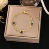 Nuevo Pulsera de Acero de Titanio que No se Desvanece, Moderna y Versátil, Popular en Transmisiones en Vivo, Joyería Exquisita de Alta Gama para Mujer en Oro de 18 Quilates