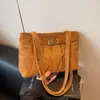 Bolsa Tote de Camurça com Letras Personalizadas, Simples Elegante, para o Dia a Dia da Mulher, Bolsa de Ombro Fashion e Estilosa, Grande Capacidade