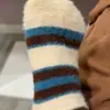 Calcetines Suaves de Felpa para Otoño e Invierno con Rayas de Bloques de Color, Calcetines de Media Pantorrilla para Niñas, Calcetines Gruesos y Cálidos con Forro de Felpa para Postparto