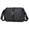 Nueva bolsa de hombro para hombre de negocios transfronteriza, bolso cruzado casual moderno, bolso de hombro de gran capacidad, elegante, color liso, texturizado
