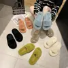 Chinelos Mao Mao femininos para uso externo 2022 novo estilo coreano ins moda calçados outono/inverno chinelos de pelúcia de uma tira para casa