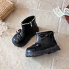 Novas Botas Curtas com Laço para Meninas de Inverno Botas Martin Acolchoadas Quentes de Outono e Inverno Botas de Couro Macias Antiderrapantes para Crianças Botas de Algodão
