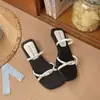 2026 Verano Estilo Coreano Ropa de Exterior Zapatillas Antideslizantes de Tacón Grueso con Puntos Abiertas sin Cierre para Mujer