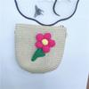 Un Bolso de Concha Tejido a Mano con Flores, Bolso de Paja Simple Moderno y Versátil, Bolsa para Guardar Monedas para Niños al Mayoreo
