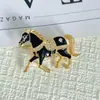 Broche Cavalo do Zodíaco para Mulheres, Alto Padrão, Luxo Acessível, Lapela de Roupas de Nicho, Fivela de Cintura Anti-Exposição, Broche, Corsage de Joia