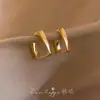 Aretes de Oro para Mujer 2026 Nuevos Populares Estilo Retro Hong Kong Pendientes de Aro Elegantes de Alta Gama Diseño de Nicho Joyería Metálica para Orejas