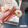 26 Letras Inglesas Llavero de Cuero para Coche Iniciales Exquisito Gama Alta Pareja Colgante para Mochila Escolar Regalo Venta al por Mayor