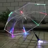 Um Lote de Guarda-chuvas Coloridos da Moda com Luzes e Acabamento Premium, Cabo Longo Transparente, Guarda-chuva Lanterna de Cabo Reto, Design Criativo para Mulheres
