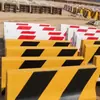 Bolardos anticollisión de cemento para carreteras y autopistas, materiales de construcción municipales grandes, bolardos de aislamiento para bloquear vehículos, venta directa de fabricantes de construcción de carreteras