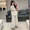 Traje de verão 2025: top fino de algodão e linho com bordado vazado + calça pantalona de renda com fecho de botão tipo nariz de porco para gestantes, estilo moderno